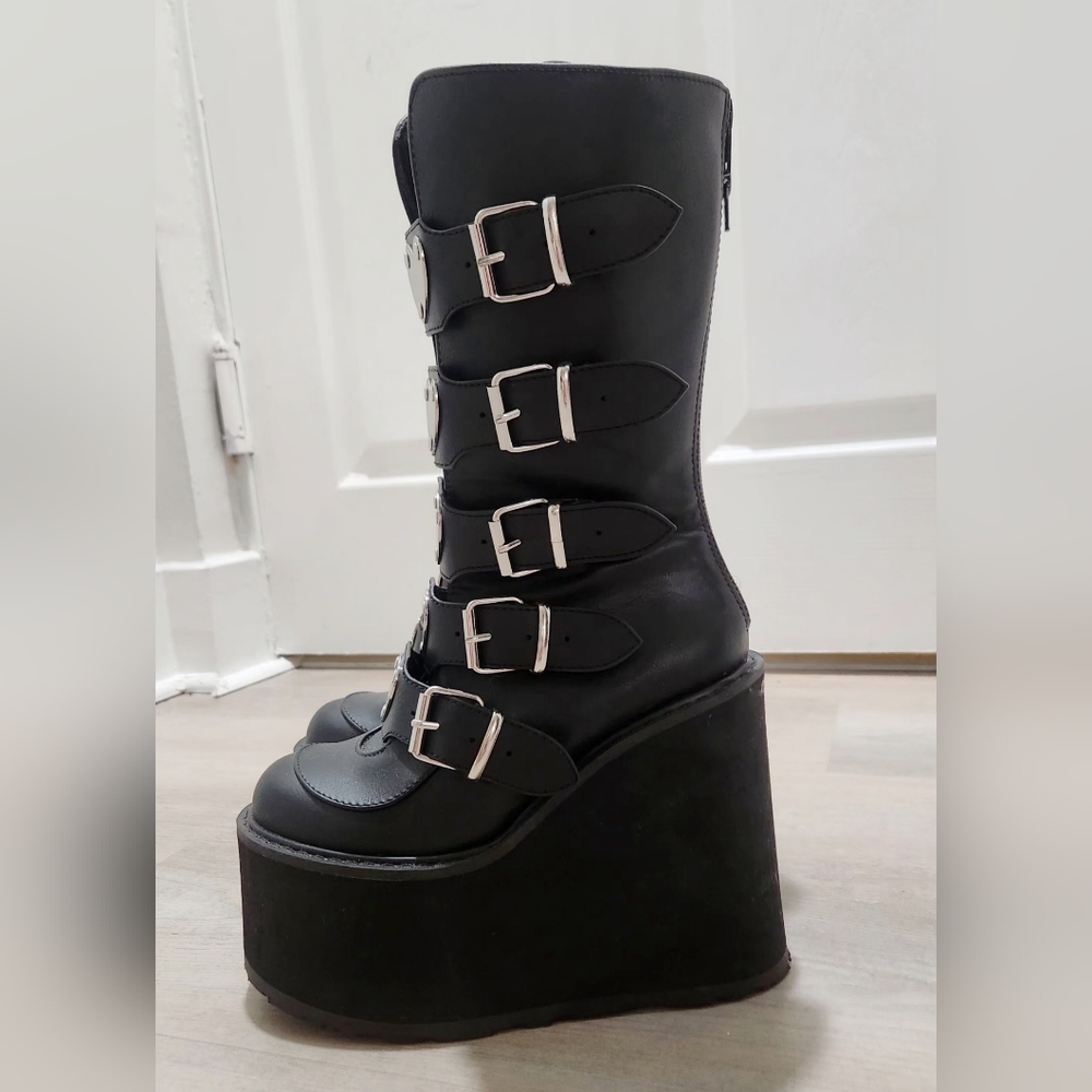 Demonia Swing 230 Platform Boots Womens Size 6